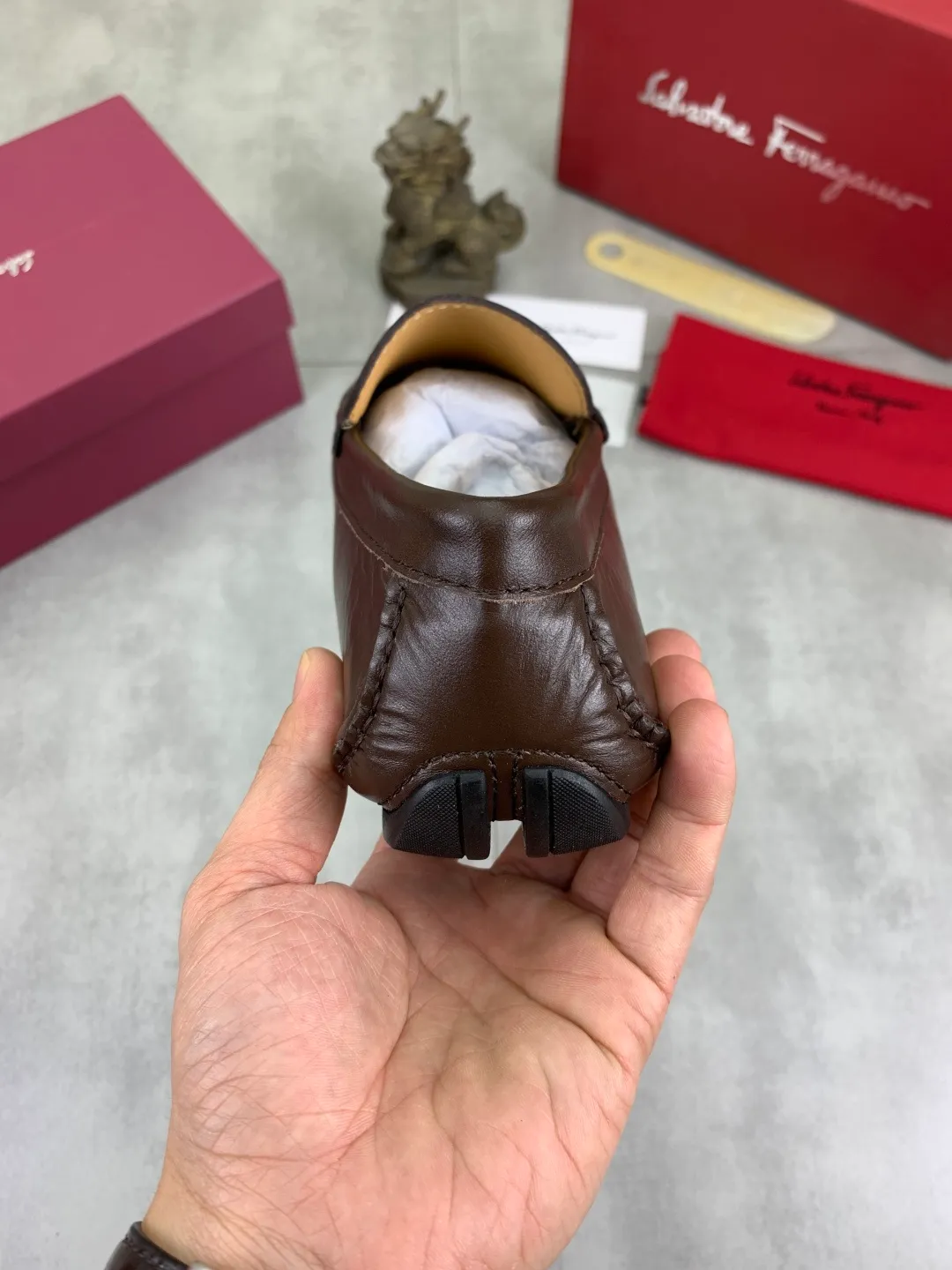 Men's shoes 💰P542 New model, high quality [Ferragamo/Ferragamo] Latest lazy slip-on shoes Original imported calfskin, imported cowhide lining + original luxury metal buckle + original combination outsole Comparison without pressure Code number: 38-45